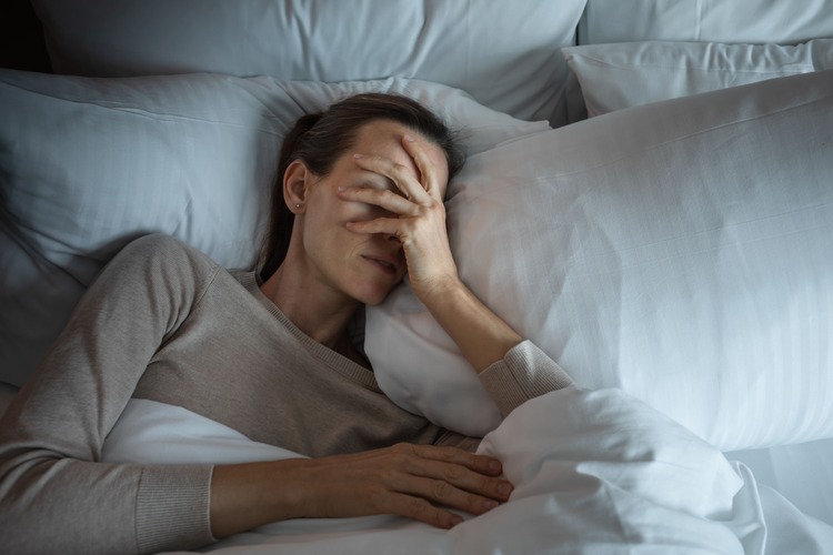 Bangun Tidur Terasa Lelah? Kenali Penyebab dan 7 Cara Mengatasinya